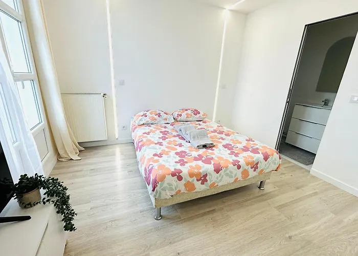 Republique Rue Des Bluets Apartamento *