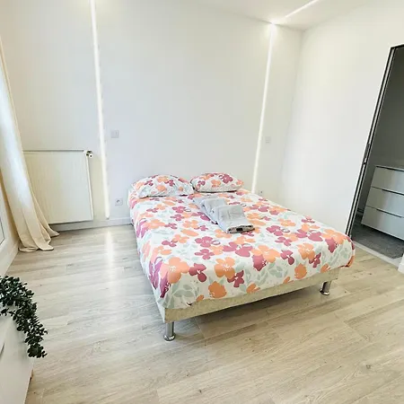 Republique Rue Des Bluets Apartament *
