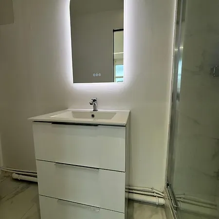 Appartement Republique Rue Des Bluets Parijs