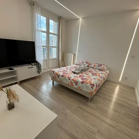 Republique Rue Des Bluets