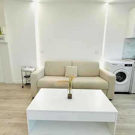 Republique Rue Des Bluets